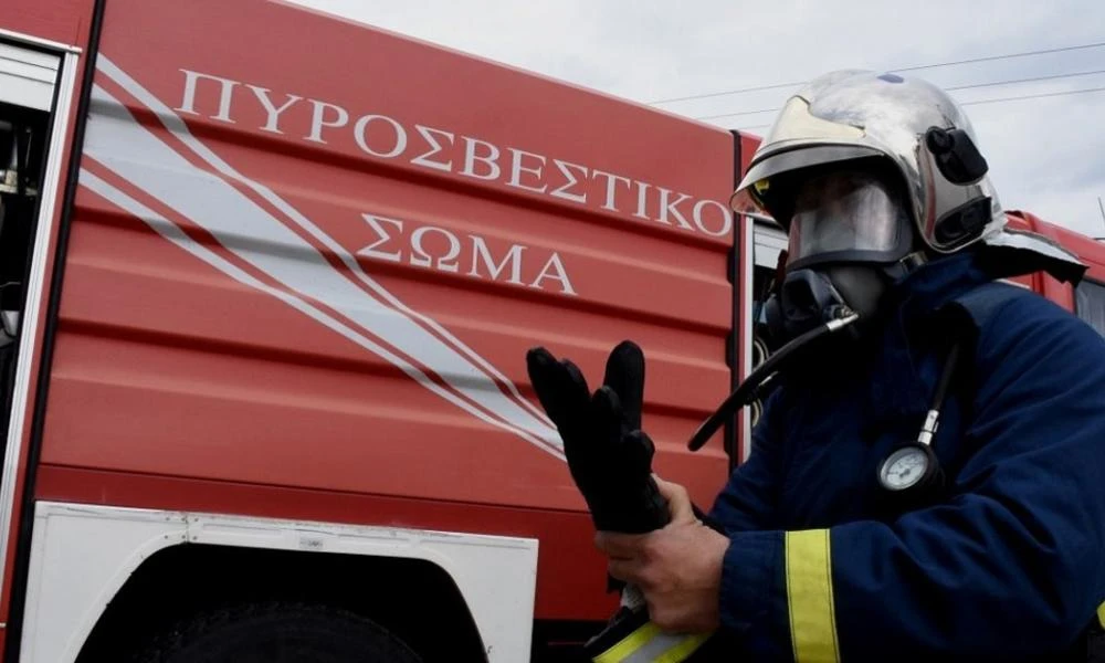 Θεσσαλονίκη: Αυτοκίνητο συγκρούστηκε με φορτηγό στην Εγνατία Οδό και έπιασε φωτιά - Δύο τραυματίες